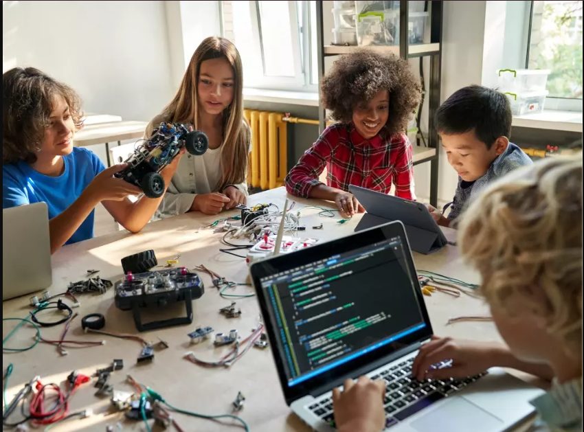 Despertando Mentes Criativas: O Ensino de Robótica e Tecnologia Desde a Infância